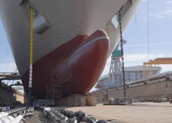 Un momento de la varada del Juan Carlos I en Matagorda / FOTO: Navantia