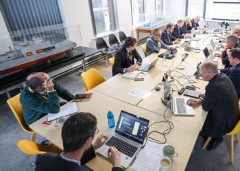 Reunión con técnicos del programa FSS y del Ministerio de Defensa británico / FOTO: Navantia