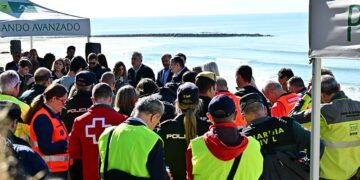 El primer balance desde  la playa de Santa María del Mar / FOTO: Eulogio García