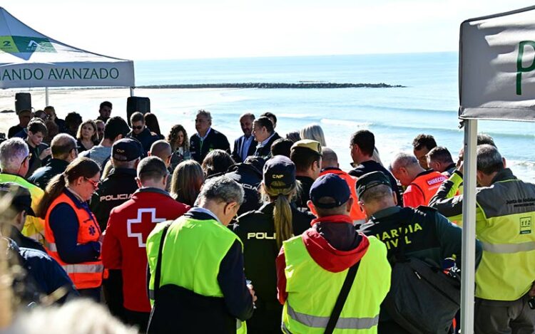 El primer balance desde  la playa de Santa María del Mar / FOTO: Eulogio García