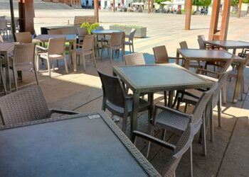 Terraza vacía en el centro de San Fernando / FOTO: DBC