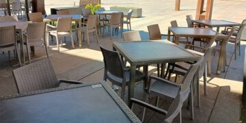 Terraza vacía en el centro de San Fernando / FOTO: DBC