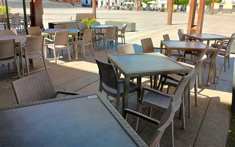 Terraza vacía en el centro de San Fernando / FOTO: DBC