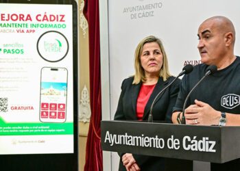 Pavón y Teruel presentando la aplicación / FOTO: Eulogio García