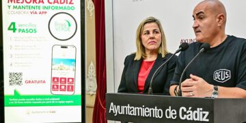 Pavón y Teruel presentando la aplicación / FOTO: Eulogio García
