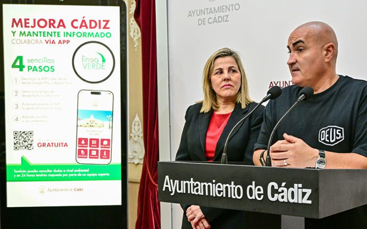 Pavón y Teruel presentando la aplicación / FOTO: Eulogio García