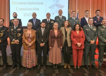 Posado con los homenajeados / FOTO: Eulogio García
