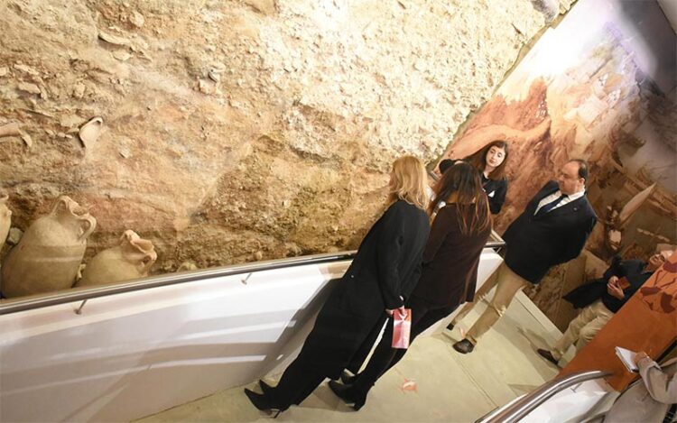 Visita guiada tras la apertura institucional / FOTO: UCA