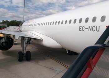 Subiendo a un avión de Vueling / FOTO: DBC