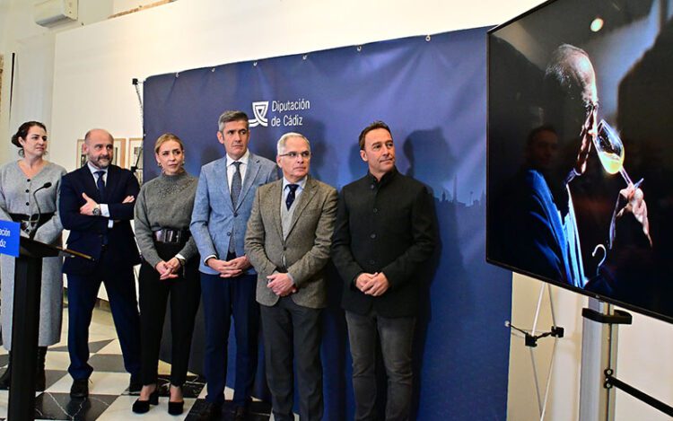 Visionando el nuevo video promocional de la Diputación / FOTO: Eulogio García