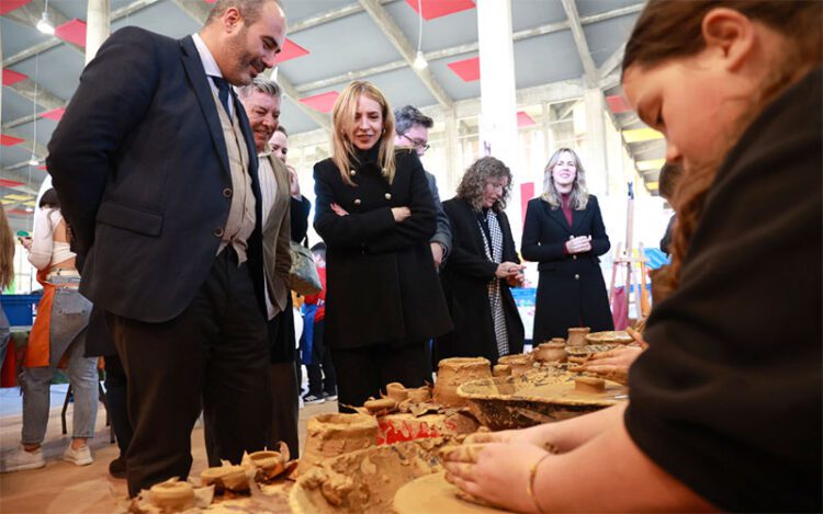 Visita de la presidenta de la Diputación a la feria / FOTO: Diputación