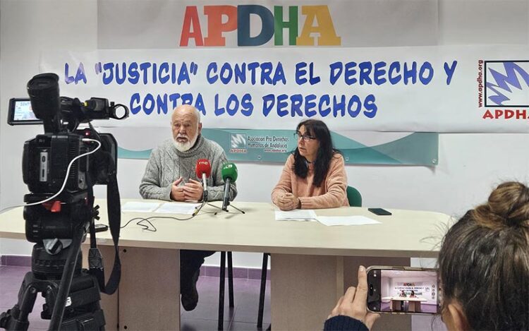 Justificando la convocatoria, en rueda de prensa / FOTO: Apdha
