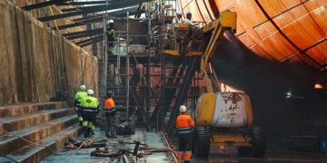 Trabajando en el casco del Elcano / FOTO: Navantia