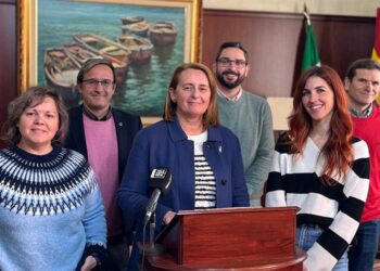 La alcaldesa arropada por parte de su Gobierno / FOTO: Ayto.