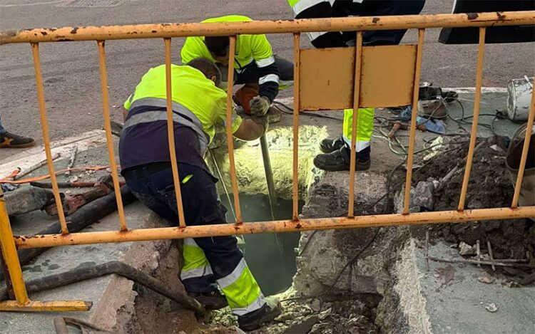 Operarios de GEN en plena faena / FOTO: Ayto.