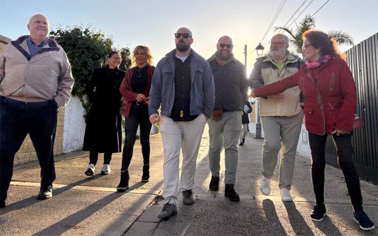 El alcalde visitando obras en Valdelagrana días atrás / FOTO: Ayto.