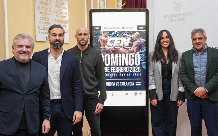 Presentando el cartel del evento / FOTO: Ayto.