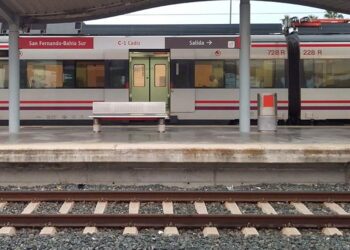 En el andén de la estación de Bahía Sur / FOTO: DBC