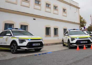 Vehículos patrulla en la Jefatura / FOTO: Ayto.