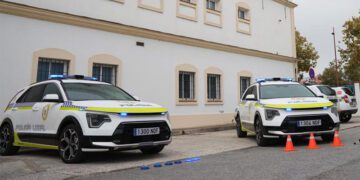 Vehículos patrulla en la Jefatura / FOTO: Ayto.