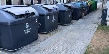 Isla de contenedores en Canalejas / FOTO: DBC