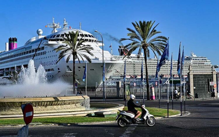 Jornada con varios cruceros en el muelle / FOTO: Eulogio García