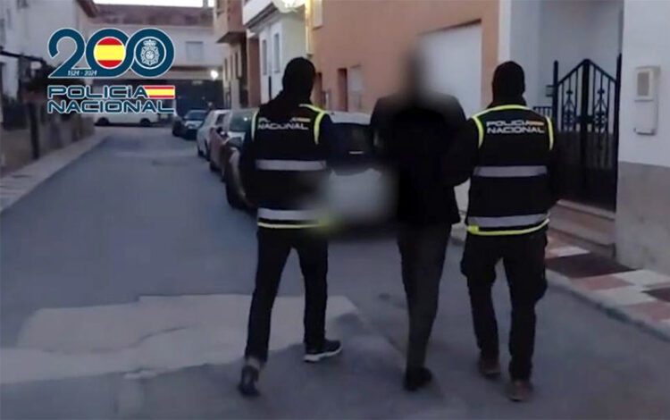 Una de las cerca de 60 detenciones de la operación / FOTO: Policía Nacional