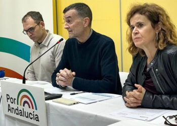 Gómez con Maíllo en una reunión con colectivos educativos / FOTO: Sumar