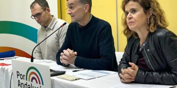 Gómez con Maíllo en una reunión con colectivos educativos / FOTO: Sumar