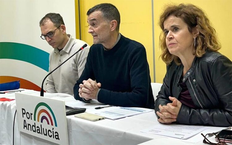 Gómez con Maíllo en una reunión con colectivos educativos / FOTO: Sumar