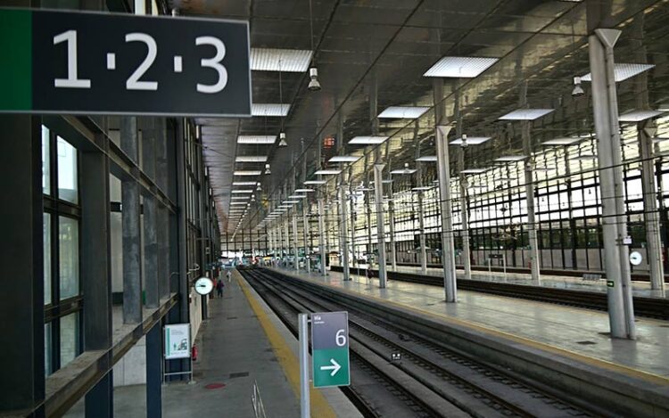 La estación gaditana en un momento de tranquilidad / FOTO: Eulogio García