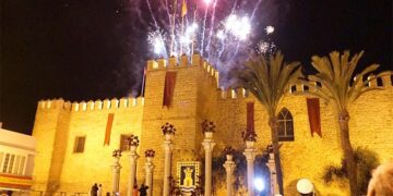 Fuegos artificiales desde el Castillo de Luna en unas pasadas Fiestas Patronales / FOTO: Ayto.