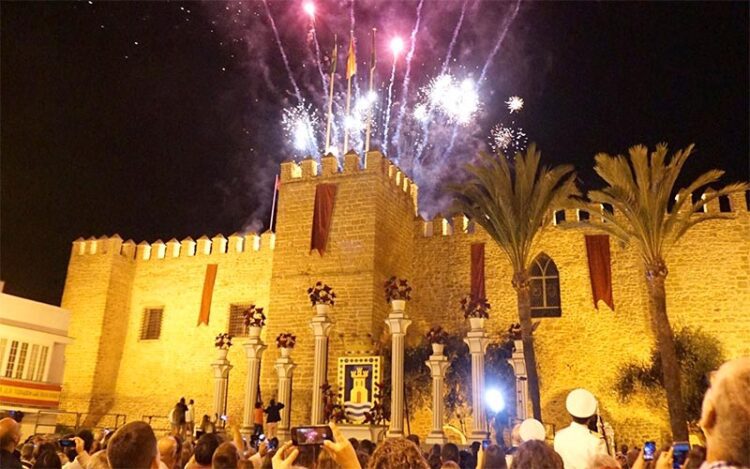 Fuegos artificiales desde el Castillo de Luna en unas pasadas Fiestas Patronales / FOTO: Ayto.