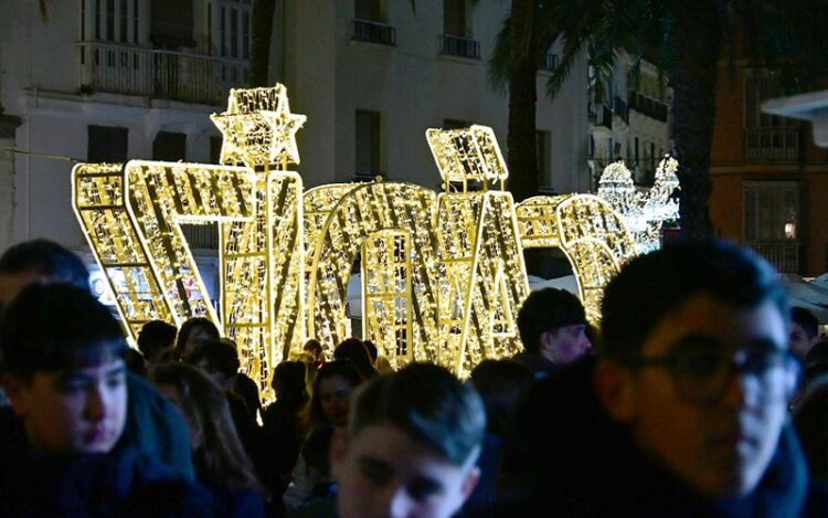 Ambiente navideño en las calles de Cádiz / FOTO: Eulogio García