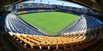 El Nuevo Mirandilla desde la esquina de fondo norte con tribuna / FOTO: Eulogio García