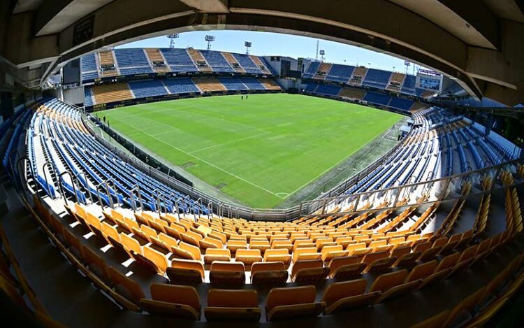 El Nuevo Mirandilla desde la esquina de fondo norte con tribuna / FOTO: Eulogio García