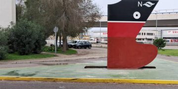 El simbólico elemento instalado en la calle Proa / FOTO: Ayto.