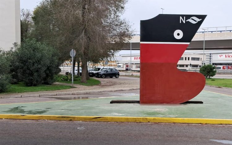 El simbólico elemento instalado en la calle Proa / FOTO: Ayto.