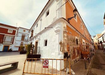Trabajos de pintado de fachada en el centro portuense / FOTO: Ayto.