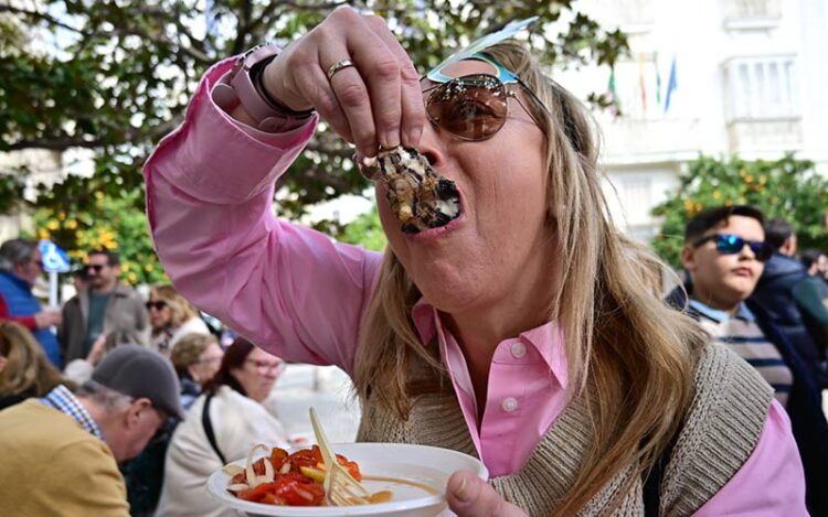 Disfrutando de la Ostionada de 2025 / FOTO: Eulogio García