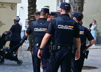 Patrullando por el centro de Cádiz / FOTO: Eulogio García