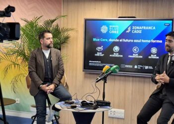 González y Baqueiro ofreciendo detalles del programa / FOTO: Zona Franca