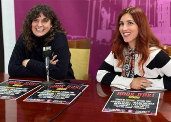 La bajista de Más Madera junto a la concejala / FOTO: Ayto.