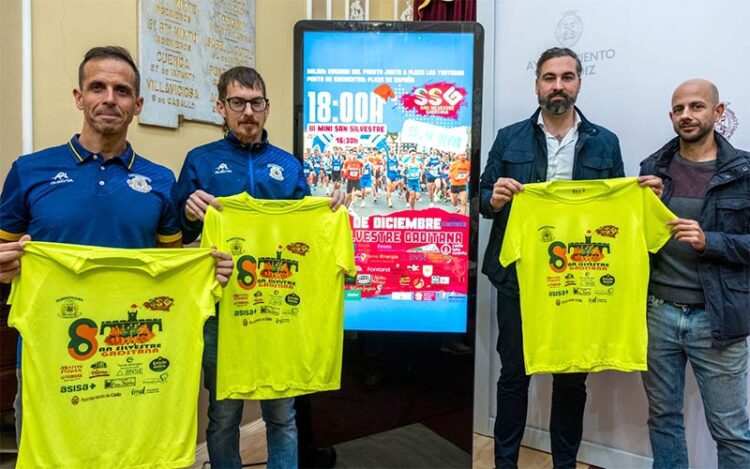 Con la camiseta conmemorativa de la prueba / FOTO: Ayto.