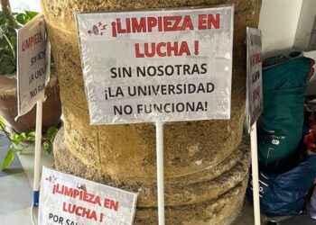Pancartas en el encierro de trabajadoras en Filosofía y Letras / FOTO:  Confluencia de Izquierdas