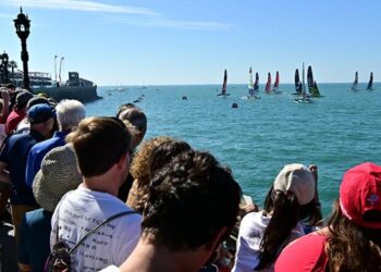 Siguiendo las carreras desde la Alameda / FOTO: Eulogio García