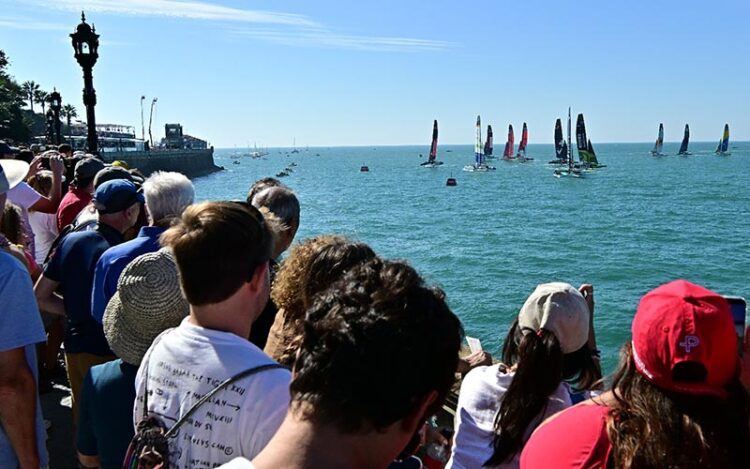 Siguiendo las carreras desde la Alameda / FOTO: Eulogio García