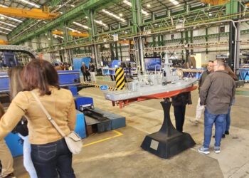 Curioseando en uno de los talleres / FOTO: Ayto.