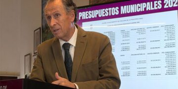 Román, entre cuentas / FOTO: Ayto.