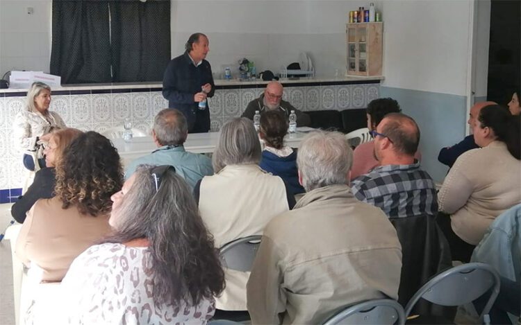 Reunión en la sede de la AVV Los Balcones / FOTO: Federación Chiclana Norte